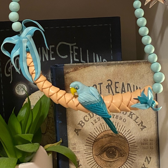 Vintage parrot statement necklace - Picture 3 of 3